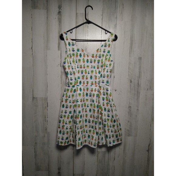 Modcloth Ixia Cactus Mini Print White Green Fit & Flare Dress Sundress Size M - Picture 1 of 6